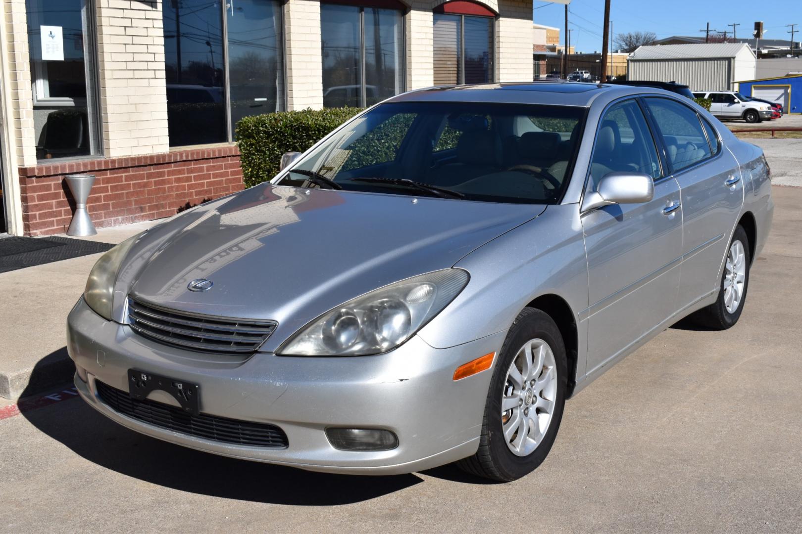 2002 Silver /Gray Lexus ES 300 (JTHBF30G625) with an 3.0 L engine, 6 Speed AUTOMATIC transmission, located at 5925 E. BELKNAP ST., HALTOM CITY, TX, 76117, (817) 834-4222, 32.803799, -97.259003 - Buying a 2002 Lexus ES 300 Sedan could be a solid choice for several reasons: Reliability: Lexus vehicles are renowned for their reliability and longevity. The ES 300 is no exception, often praised for its durability and low maintenance costs. It's engineered with quality materials and components, - Photo#3